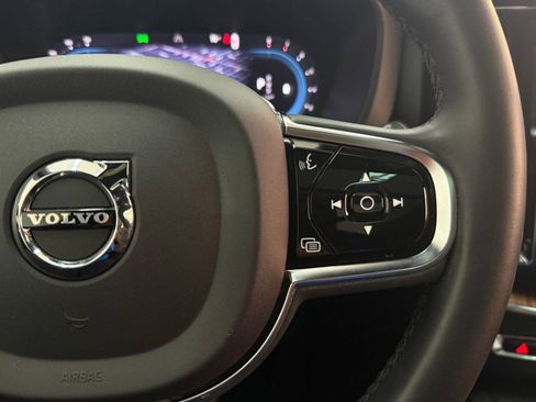 Used 2023 Volvo XC60 B5 Plus image 28