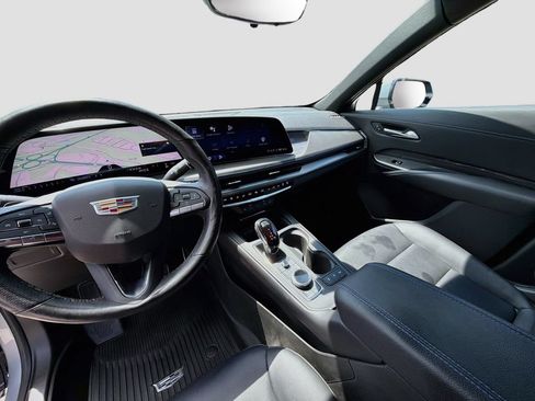 Used 2024 Cadillac XT4 Sport w/ Technology Package AWD/4WD image 9