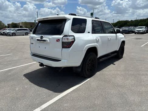 Used 2022 Toyota 4Runner SR5 Premium w/ Moonroof Package AWD/4WD image 5