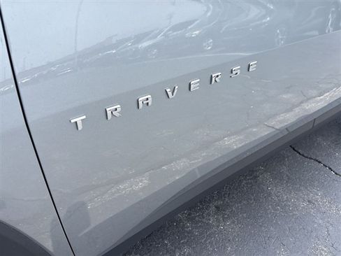Used 2023 Chevrolet Traverse LT FWD image 30