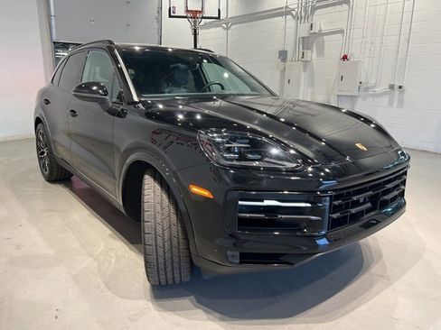 Used 2024 Porsche Cayenne image 3