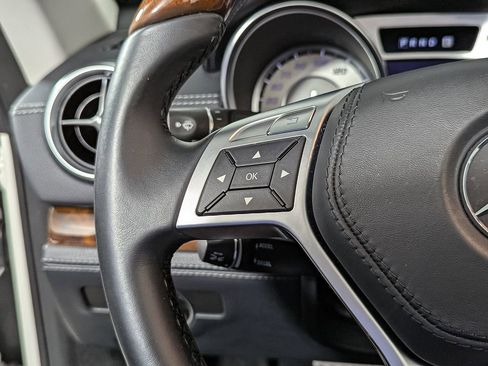 Used 2013 Mercedes-Benz SL 550 SL 550 image 32