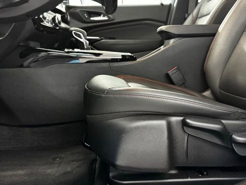 Used 2025 Chevrolet Trax RS w/ Sunroof Package FWD image 10