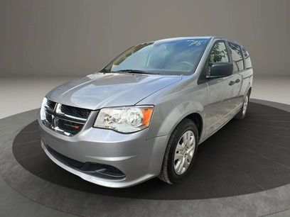 Used 2019 Dodge Grand Caravan SE w/ UConnect Hands-Free Group