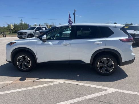 Used 2025 Nissan Rogue SV FWD image 2