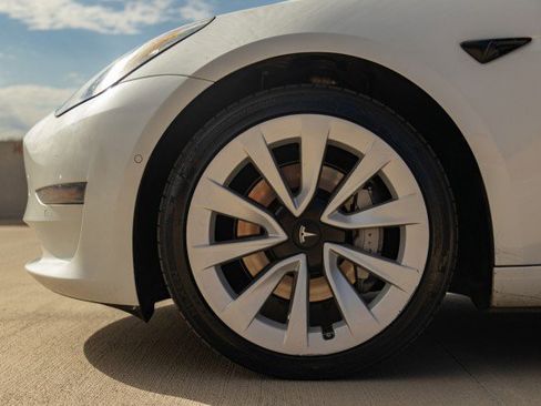 Used 2022 Tesla Model 3 image 12