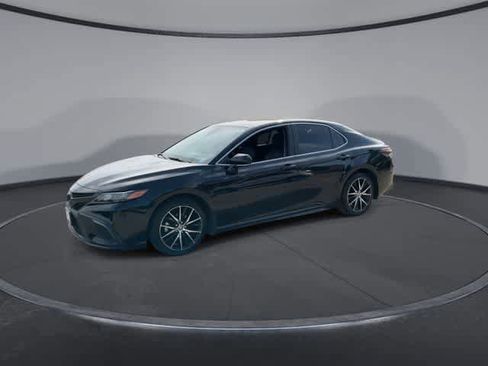 Used 2024 Toyota Camry SE w/ Convenience Package FWD image 4