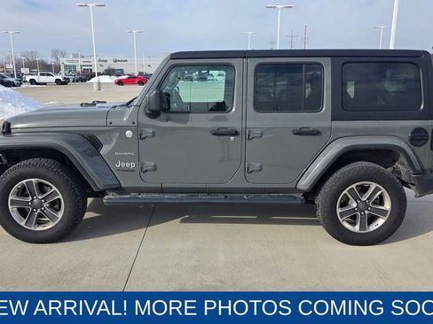 Used 2019 Jeep Wrangler Unlimited Sahara image 2
