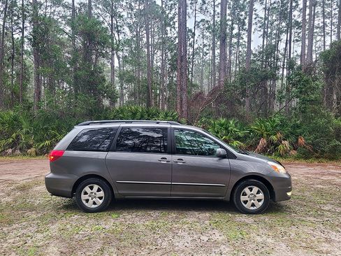 Used 2004 Toyota Sienna XLE image 8