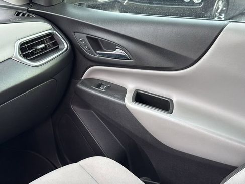 Used 2020 Chevrolet Equinox LS image 29