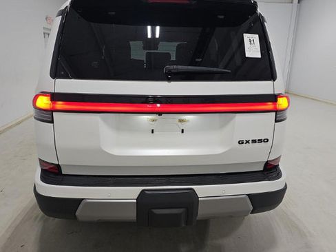 Used 2024 Lexus GX 550 AWD/4WD image 8