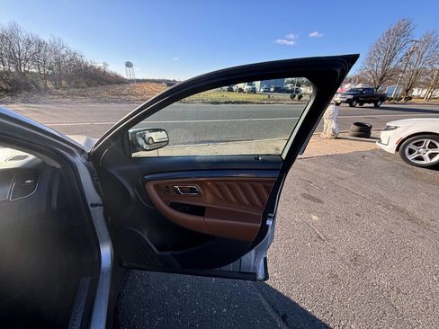 Used 2010 Ford Taurus SHO image 23