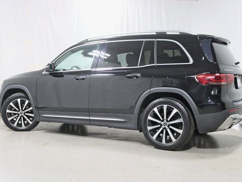 Used 2021 Mercedes-Benz GLB 250 4MATIC w/ Premium Package image 9