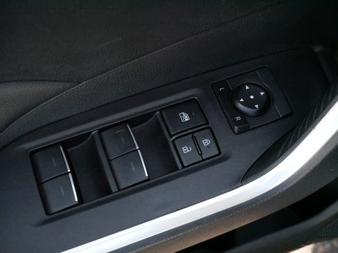 Used 2025 Toyota RAV4 XLE AWD/4WD image 19