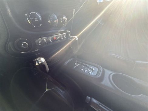 Used 2012 Jeep Wrangler Unlimited Sahara image 18