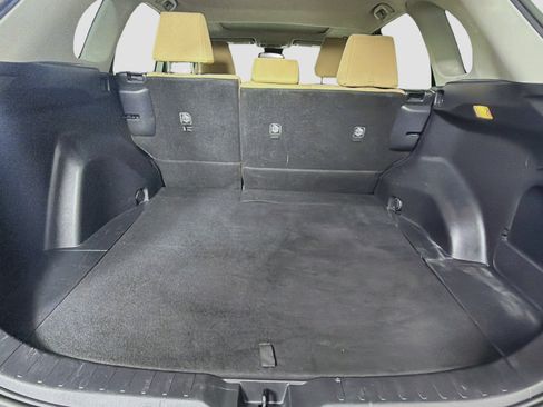 Used 2019 Toyota RAV4 XLE w/ Convenience Package FWD image 27