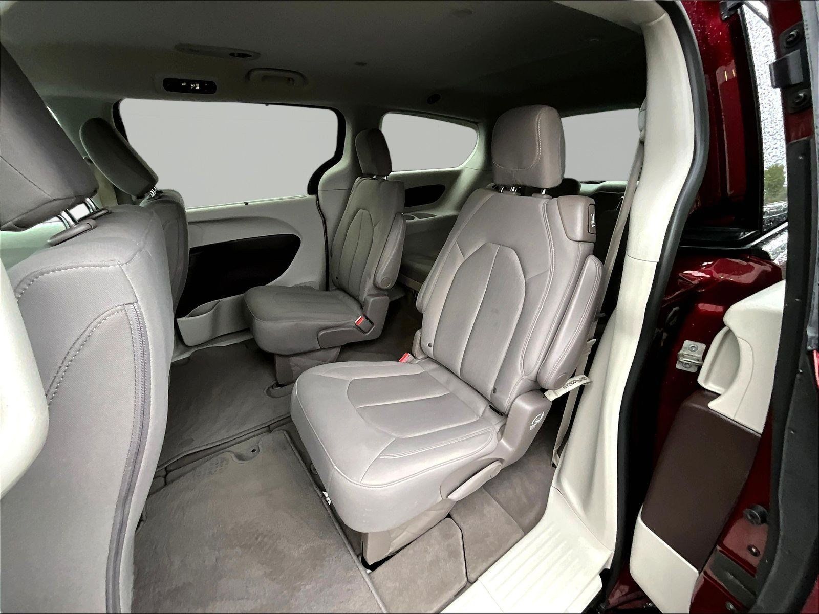 Used 2019 Chrysler Pacifica Touring Plus w/ Advanced Safetytec Group FWD image 21