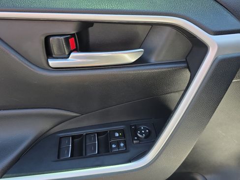 Used 2023 Toyota RAV4 XLE AWD/4WD image 15