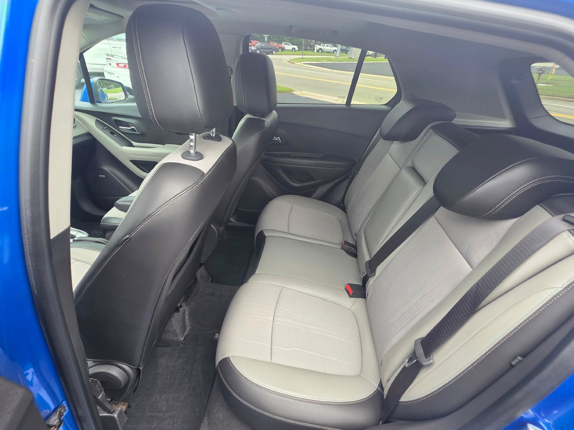Used 2015 Chevrolet Trax LT w/ LT Sun and Sound Package FWD image 9