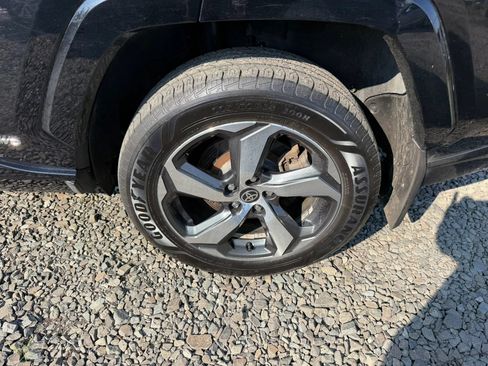 Used 2021 Toyota RAV4 SE w/ Weather & Moonroof Package AWD/4WD image 9
