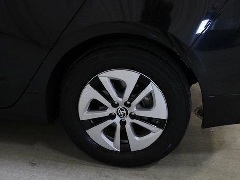 Used 2017 Toyota Prius Three image 29