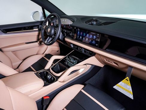 New 2026 Porsche Cayenne image 14