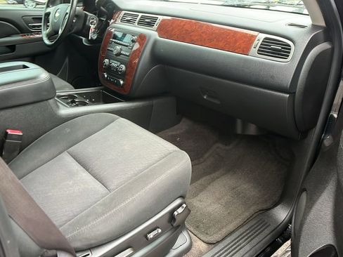 Used 2014 Chevrolet Suburban LS image 16