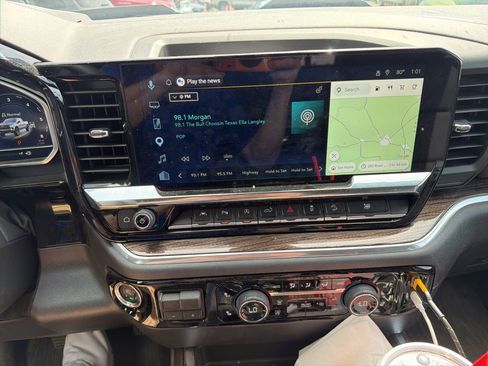 Used 2025 Chevrolet Silverado 1500 LT Trail Boss w/ LT Trail Boss Premium Package AWD/4WD image 12