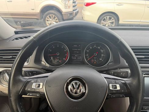 Used 2016 Volkswagen Passat 1.8T SE FWD image 18