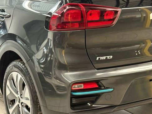 Used 2022 Kia Niro EX w/ Cold Weather Package image 12