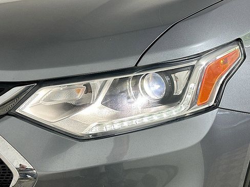 Used 2021 Chevrolet Traverse LS FWD image 31