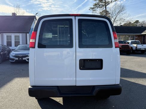 Used 2011 Chevrolet Express 2500 image 8