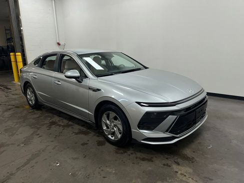 Used 2025 Hyundai Sonata SE image 9