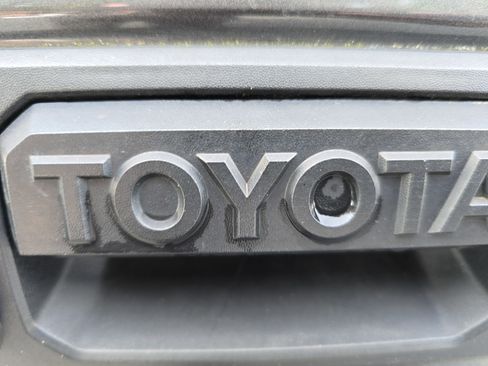 Certified 2020 Toyota Tacoma TRD Off-Road image 14