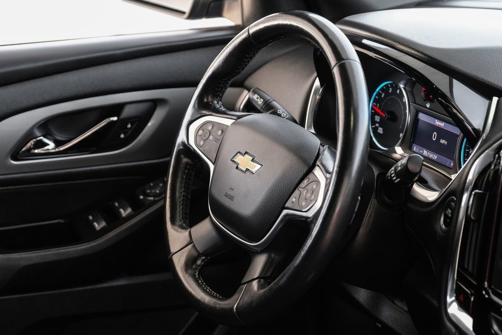 Used 2022 Chevrolet Traverse LT FWD image 11