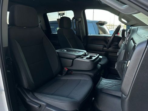 Used 2025 Chevrolet Silverado 2500 Custom w/ Custom Value Package image 17