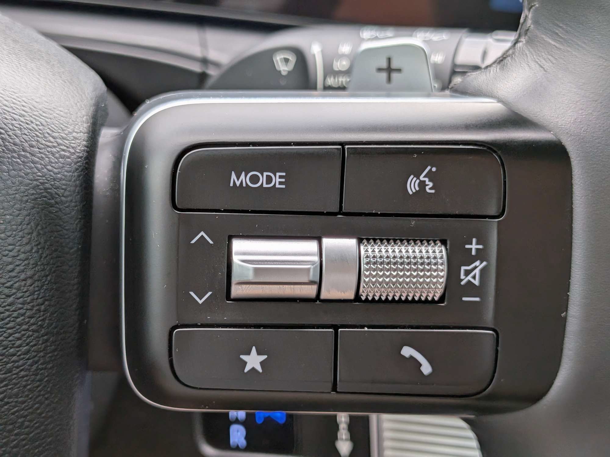 Used 2024 Hyundai Santa Fe Limited FWD image 29
