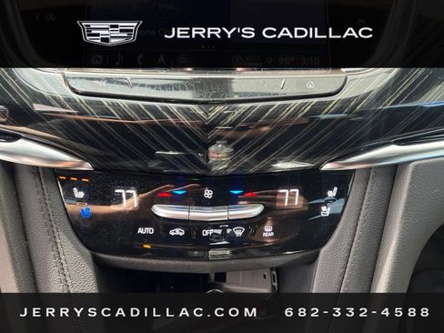 Used 2024 Cadillac XT6 Premium Luxury w/ LPO, Floor Liner Package FWD image 12