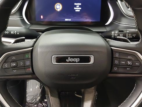 Used 2022 Jeep Grand Cherokee L Limited w/ Black Appearance Package AWD/4WD image 35