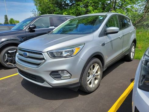 Used 2017 Ford Escape SE FWD image 5