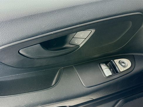 Used 2018 Mercedes-Benz Metris Passenger image 18
