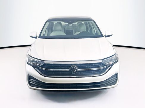 Used 2023 Volkswagen Jetta SE w/ Panoramic Sunroof Package FWD image 2