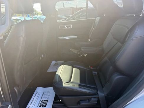 Used 2021 Ford Explorer XLT w/ Equipment Group 202A AWD/4WD image 16