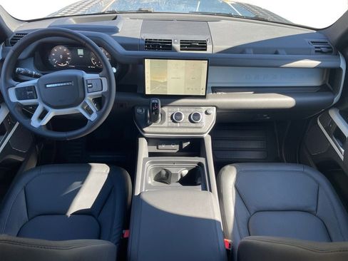 New 2024 Land Rover Defender 110 SE image 21