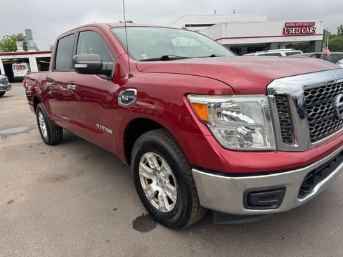 Used 2017 Nissan Titan SV AWD/4WD image 12