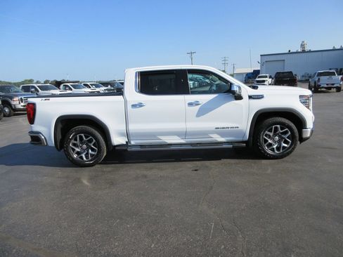 Certified 2022 GMC Sierra 1500 SLT w/ SLT Premium Package AWD/4WD image 5
