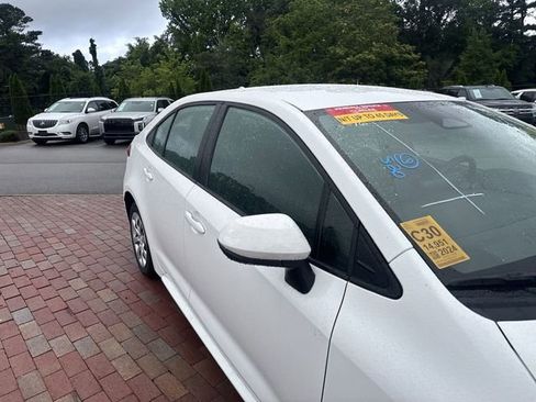 Used 2024 Toyota Corolla LE FWD image 18