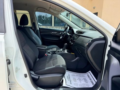 Used 2018 Nissan Rogue SV w/ Premium Package FWD image 14