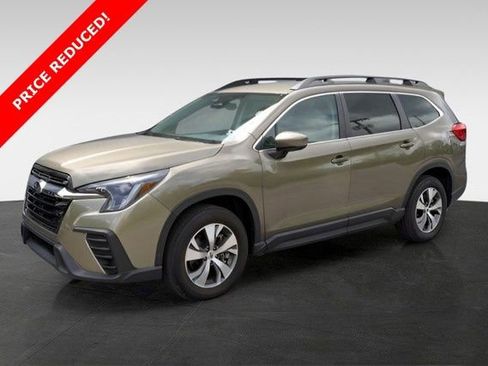 Used 2024 Subaru Ascent Premium w/ Convenience Package image 4