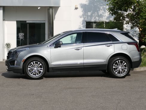 Certified 2023 Cadillac XT5 Premium Luxury FWD image 2